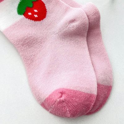 スタンダード厚さ ピンクストロベリープリント 透気型 子供靴下 冬季