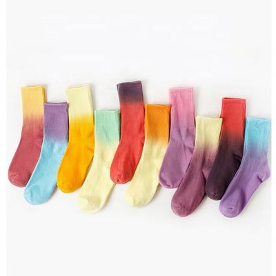 UNISEX クールスケートボードスタイルのための単筒タイ染料技術靴下