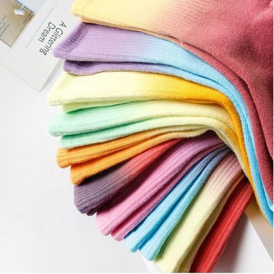 UNISEX クールスケートボードスタイルのための単筒タイ染料技術靴下