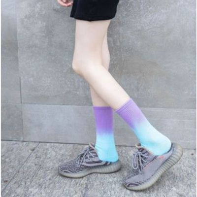 UNISEX クールスケートボードスタイルのための単筒タイ染料技術靴下