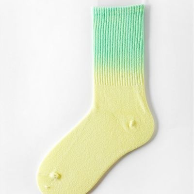 固いパターンのグリップ ワイ染色 夏のスケート靴下 男性 女性 普通のスタイル コットンブレンド