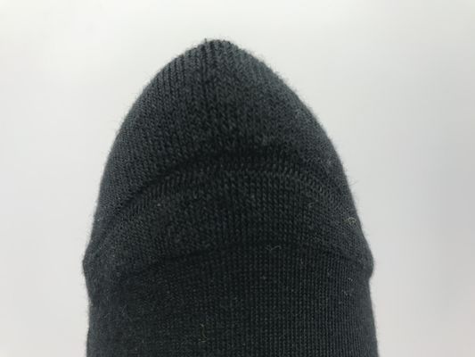 プロ の スポーツ 選手 の 肌 に 優しい 耐久 性 の 黒い 綿 の 圧縮 靴下
