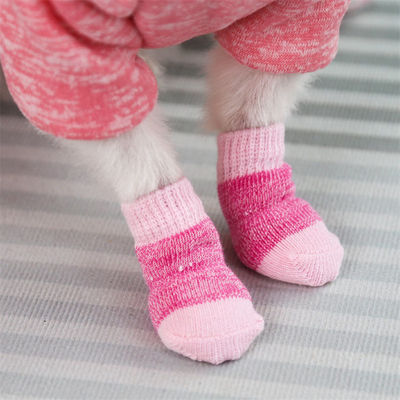 冬季必着のピンク・ブルーの犬靴下で ファッションで快適に過ごせ
