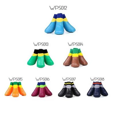犬と猫のための厚いペットソックスセット 4PCS 防滑水性 サブライメーション ブランク